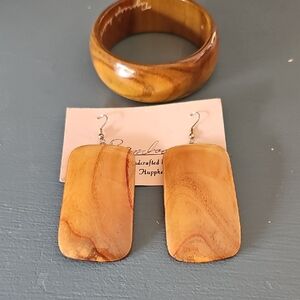 BAMBOO Natural Wood Hand-made Earrings And Bangle Braclett.